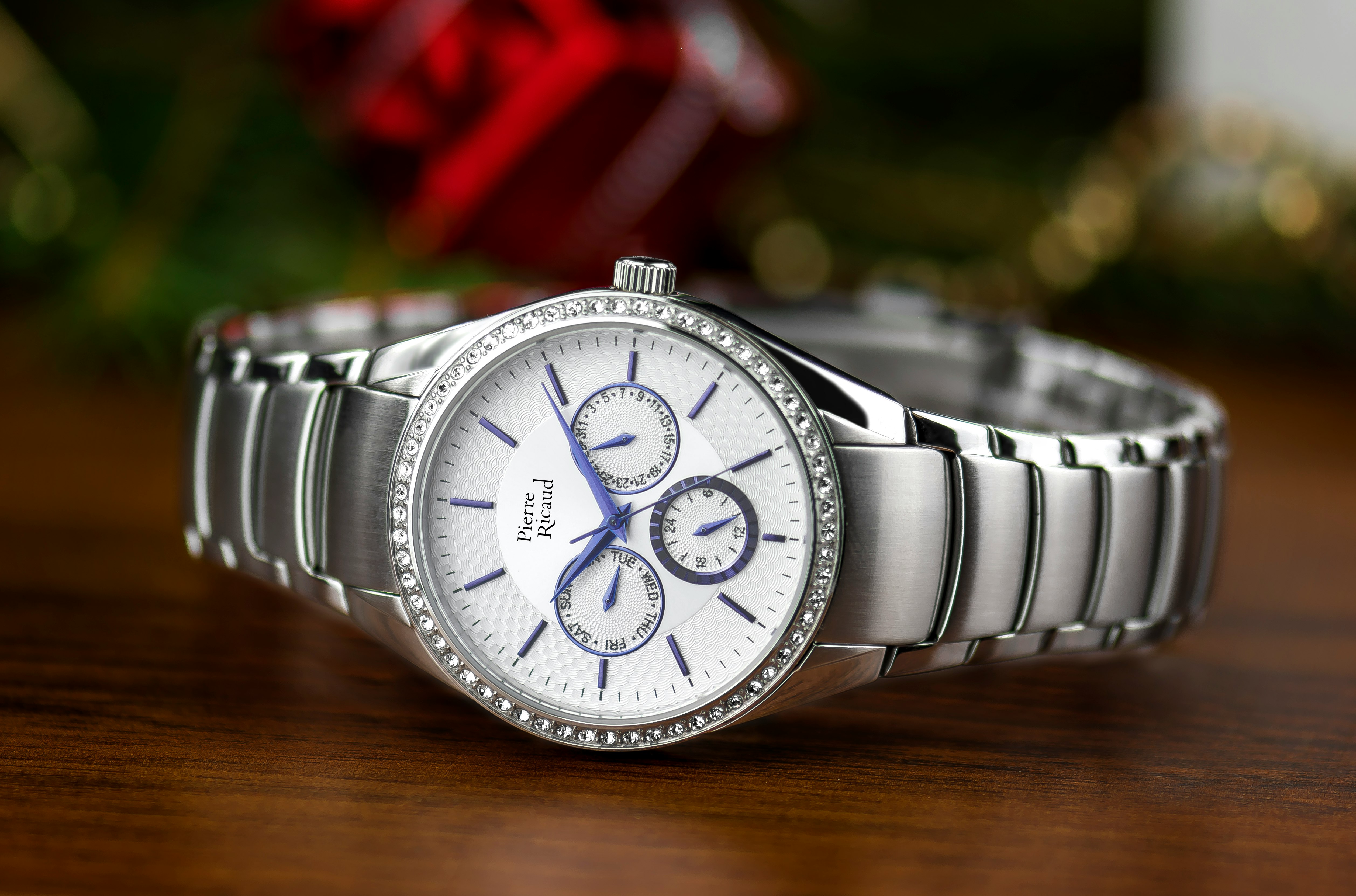 shallow focus photography of silver-colored chronograph watch with link bracelet